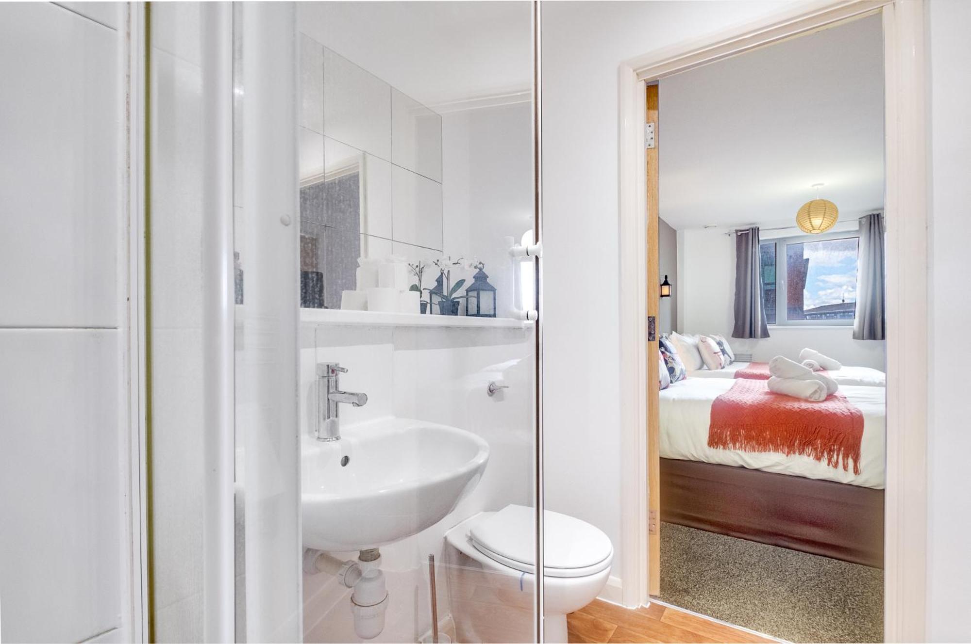 Anime Suite - Central And Free Parking With Netflix Birmingham Esterno foto