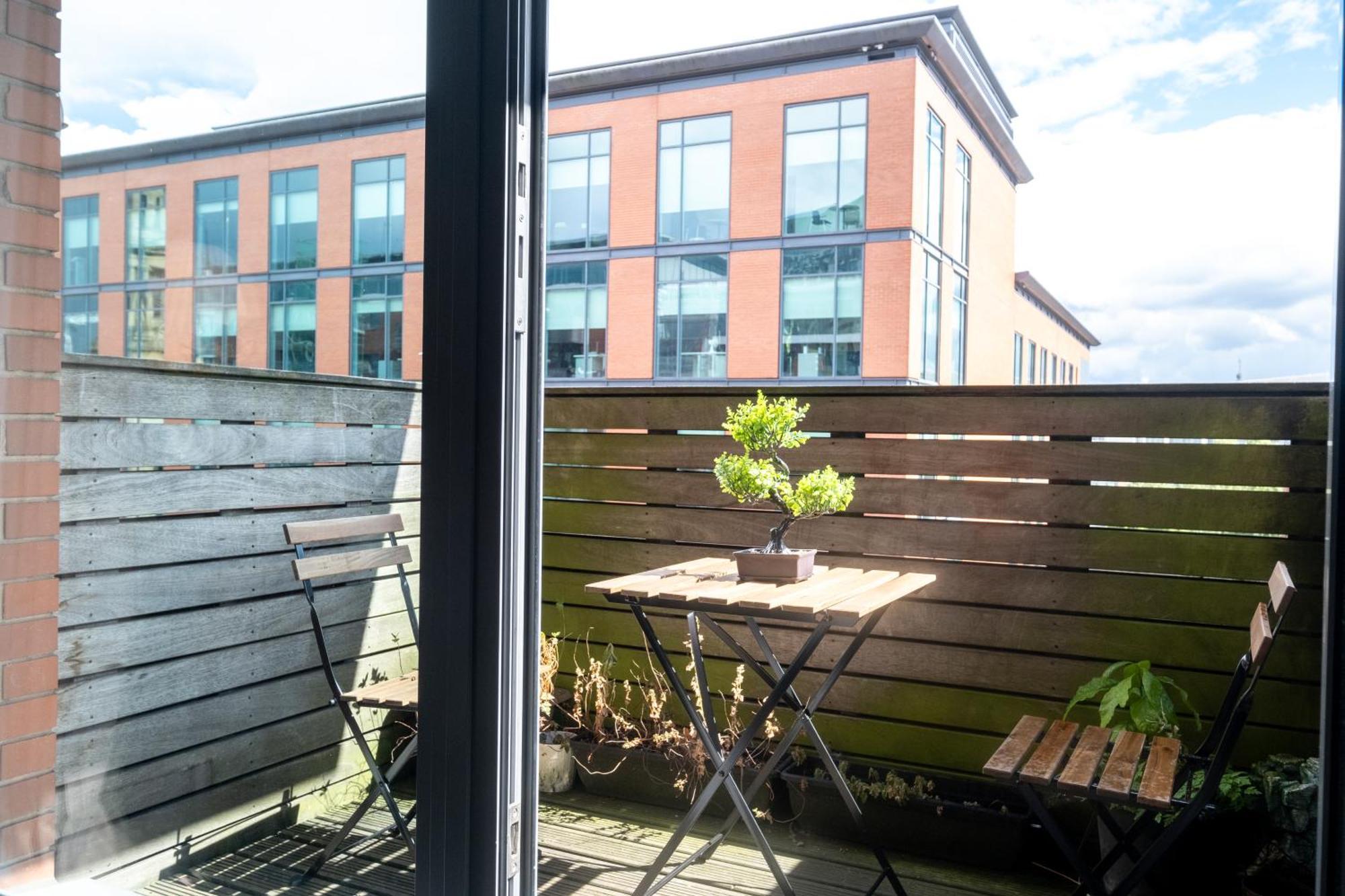 Anime Suite - Central And Free Parking With Netflix Birmingham Esterno foto